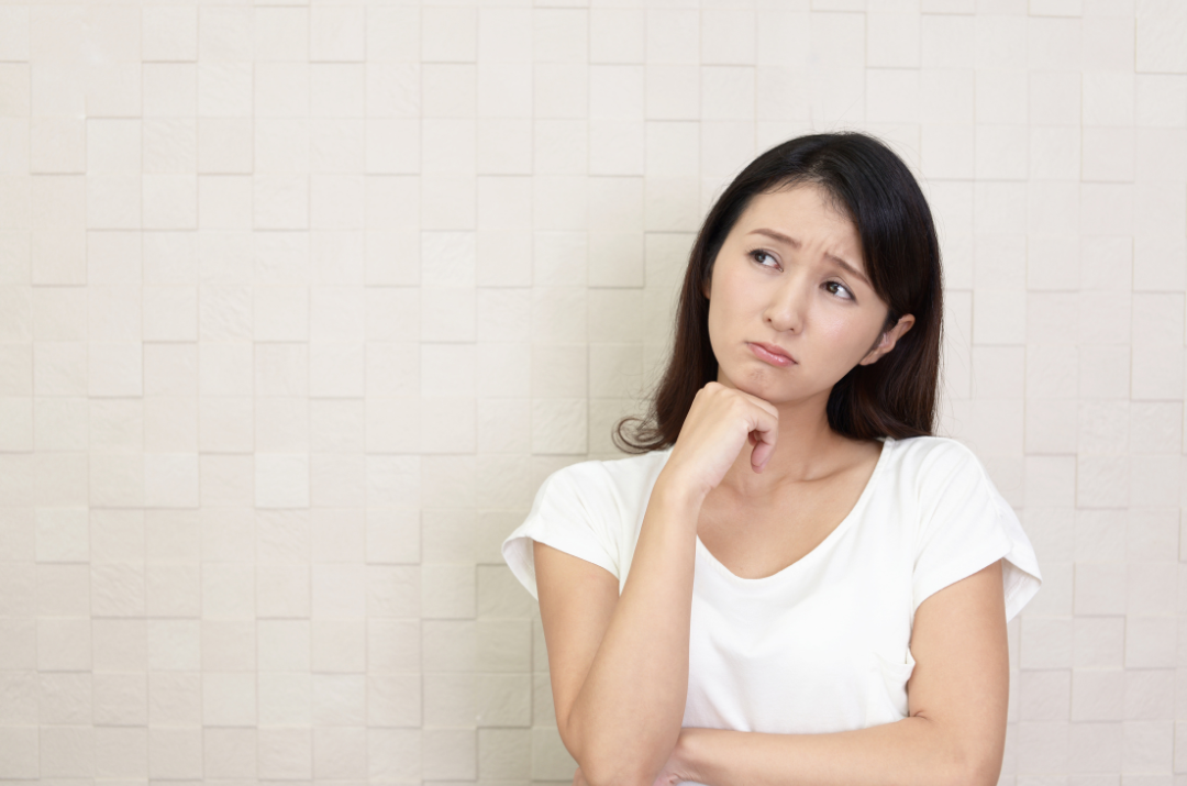 交通事故で悩んでいる女性