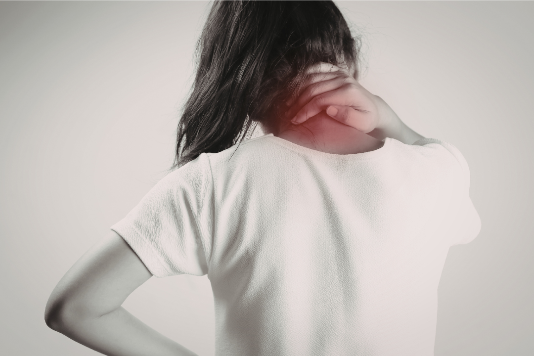 交通事故後の後遺症に苦しむ女性